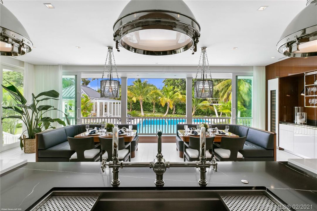 Vendido Recientemente: $59,900,000 (10 camas, 12 baños, 26234 Pies cuadrados)