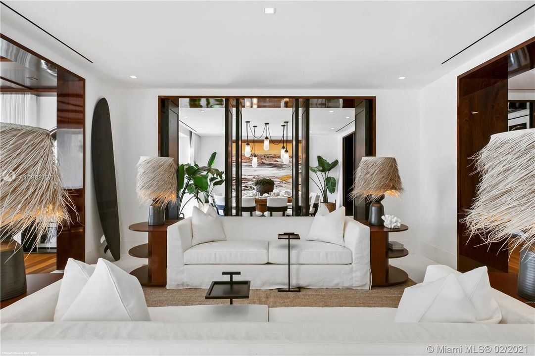 Vendido Recientemente: $59,900,000 (10 camas, 12 baños, 26234 Pies cuadrados)
