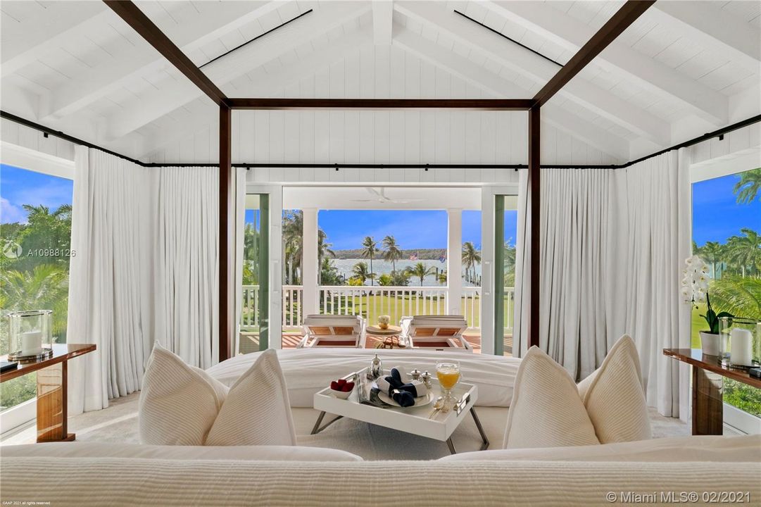 Vendido Recientemente: $59,900,000 (10 camas, 12 baños, 26234 Pies cuadrados)