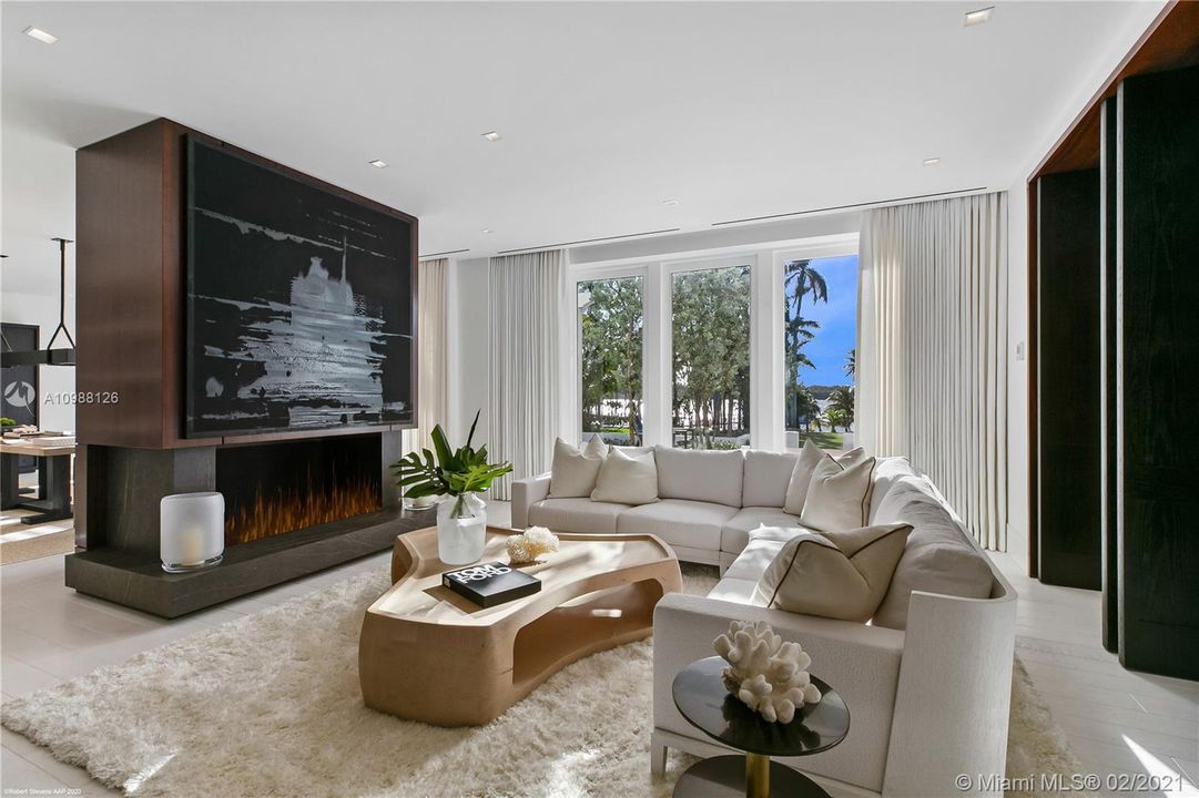 Vendido Recientemente: $59,900,000 (10 camas, 12 baños, 26234 Pies cuadrados)