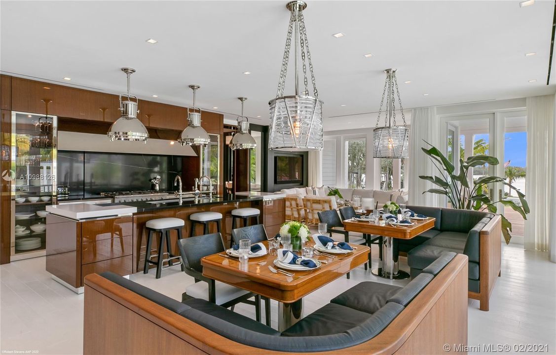 Vendido Recientemente: $59,900,000 (10 camas, 12 baños, 26234 Pies cuadrados)