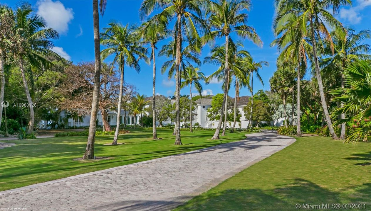 Vendido Recientemente: $59,900,000 (10 camas, 12 baños, 26234 Pies cuadrados)