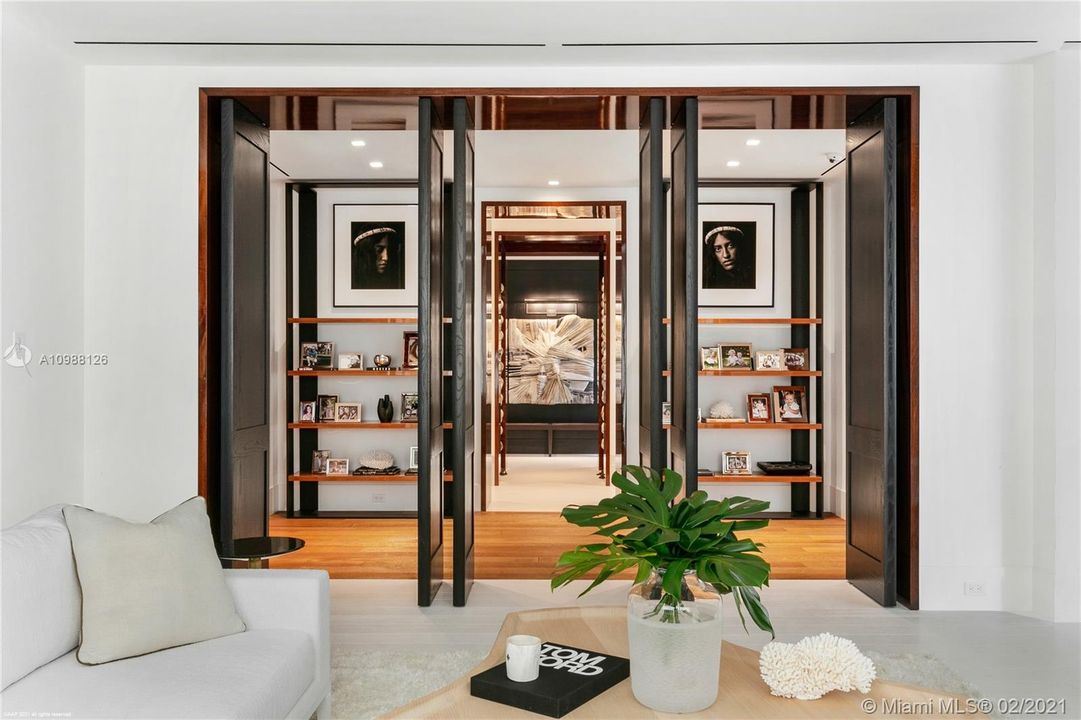 Vendido Recientemente: $59,900,000 (10 camas, 12 baños, 26234 Pies cuadrados)