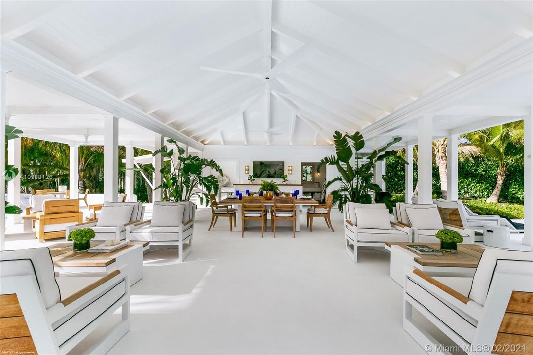 Vendido Recientemente: $59,900,000 (10 camas, 12 baños, 26234 Pies cuadrados)