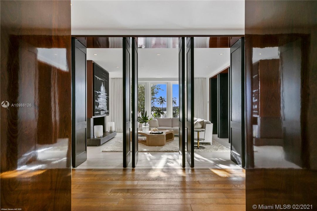 Vendido Recientemente: $59,900,000 (10 camas, 12 baños, 26234 Pies cuadrados)