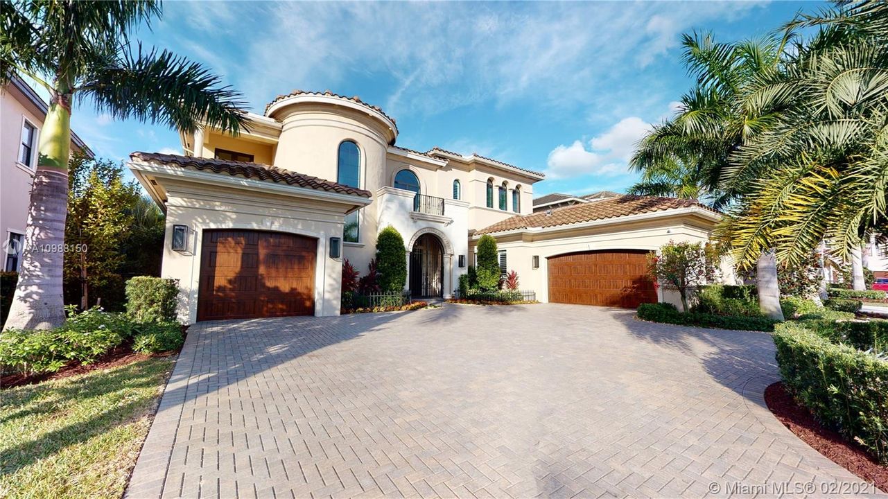 Recently Sold: $2,400,000 (5 beds, 6 baths, 6688 Square Feet)