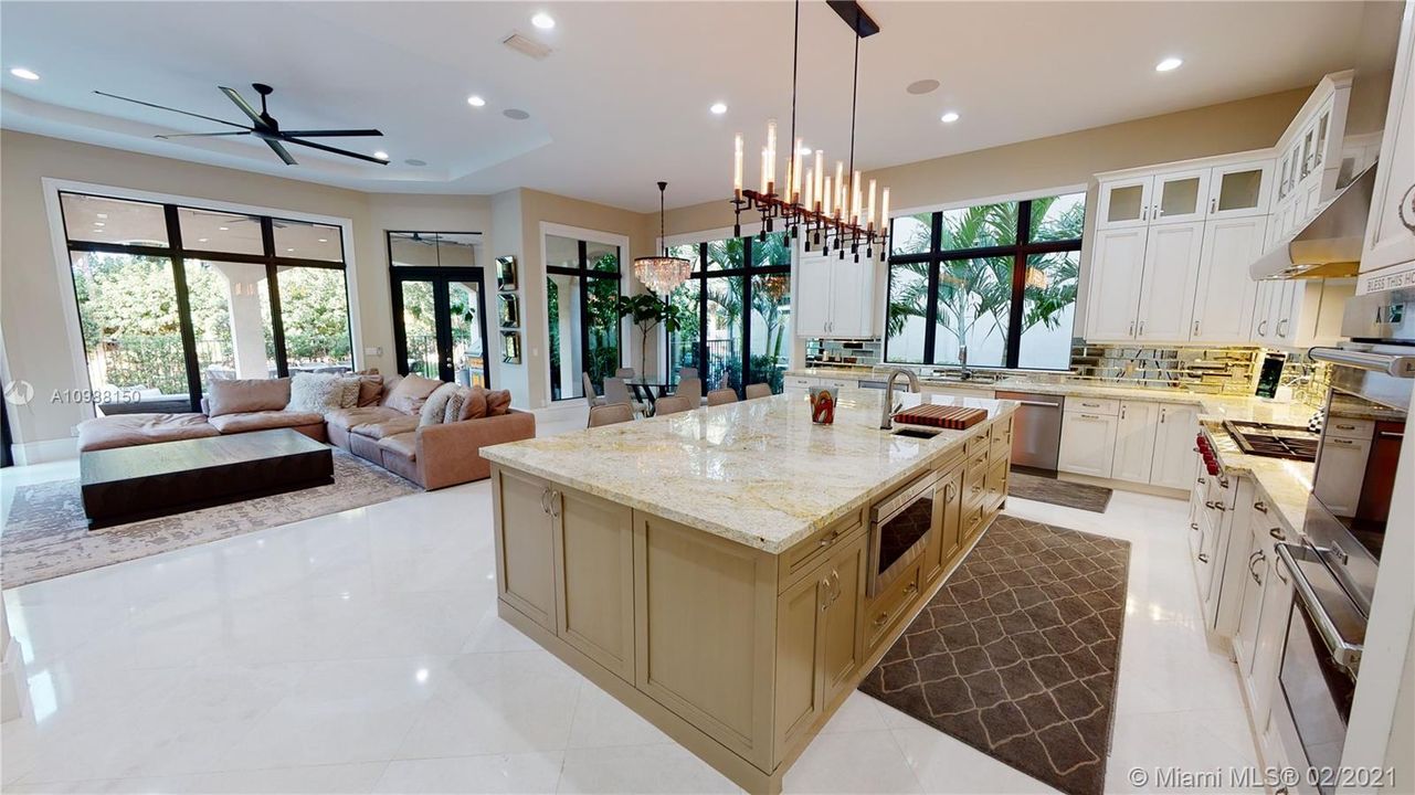 Recently Sold: $2,400,000 (5 beds, 6 baths, 6688 Square Feet)