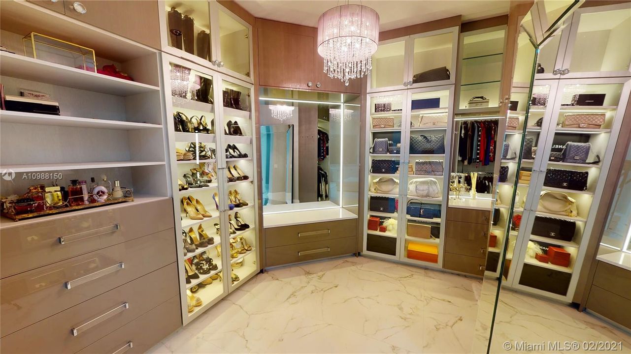 Hers closet