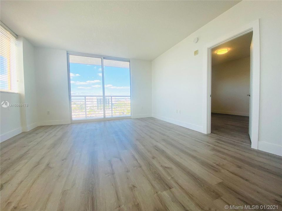 Recently Rented: $1,675 (1 beds, 1 baths, 765 Square Feet)