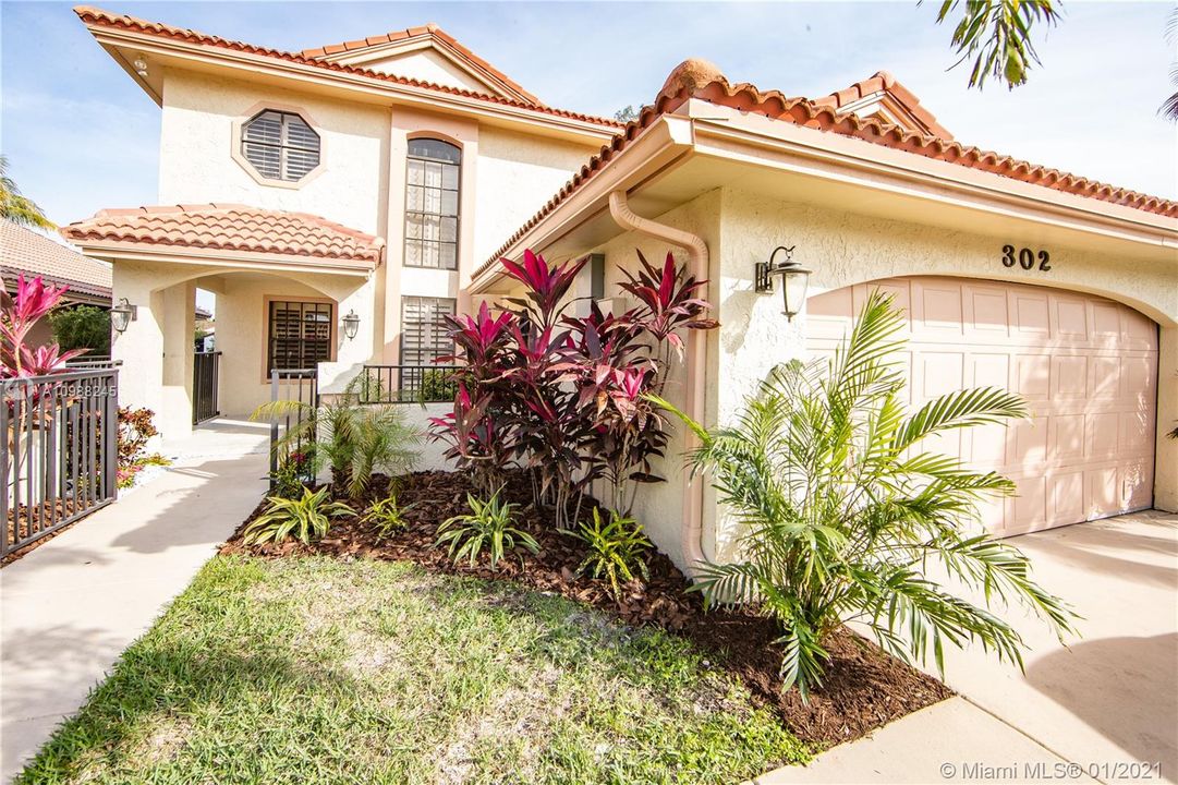 最近售出: $489,000 (3 贝兹, 2 浴室, 2040 平方英尺)