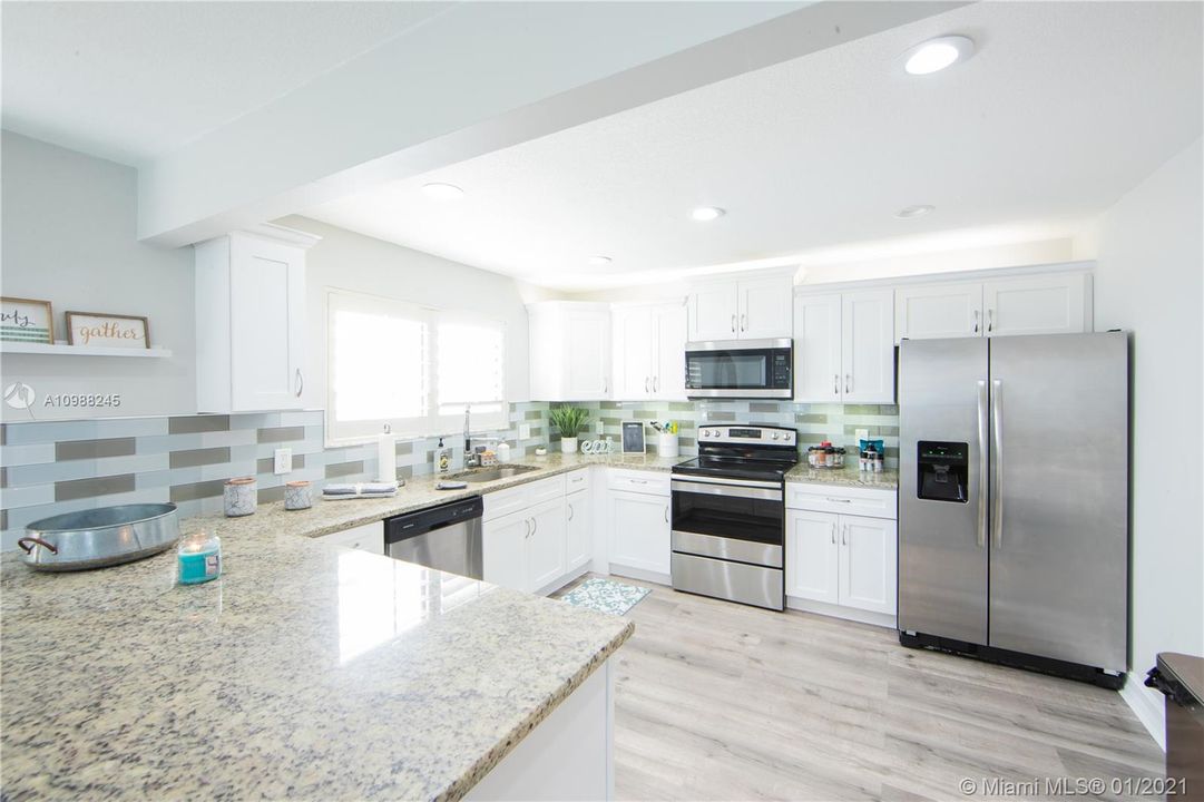 最近售出: $489,000 (3 贝兹, 2 浴室, 2040 平方英尺)