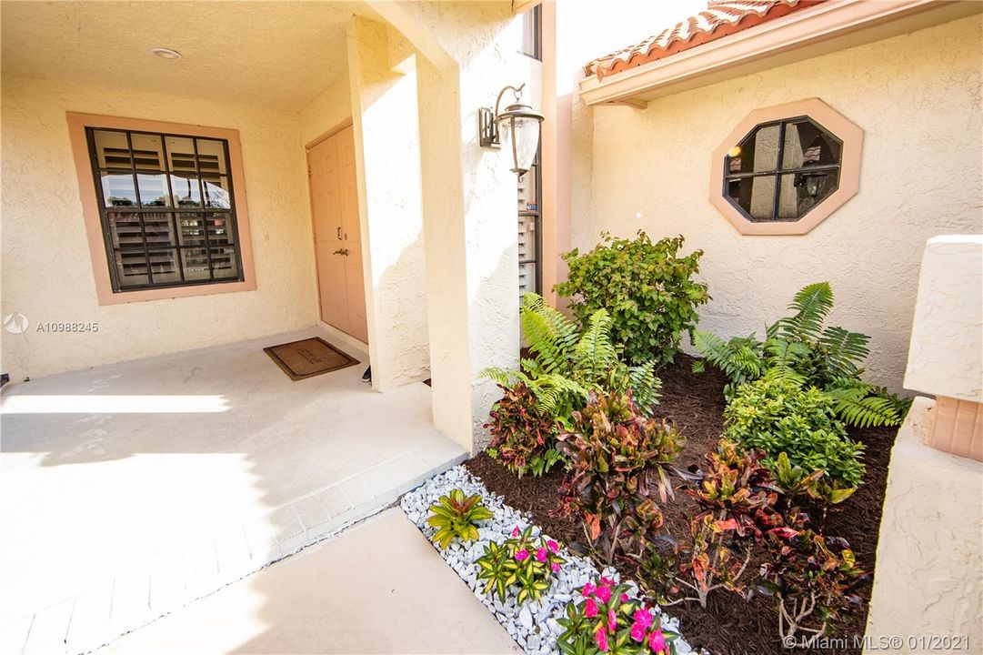 最近售出: $489,000 (3 贝兹, 2 浴室, 2040 平方英尺)