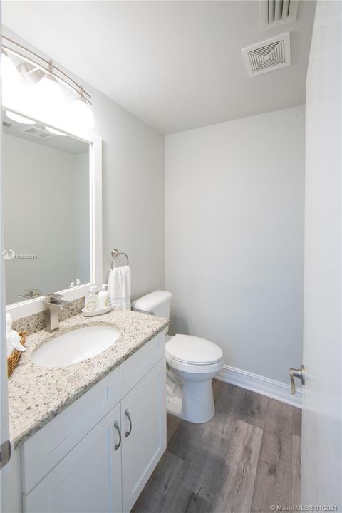 最近售出: $489,000 (3 贝兹, 2 浴室, 2040 平方英尺)