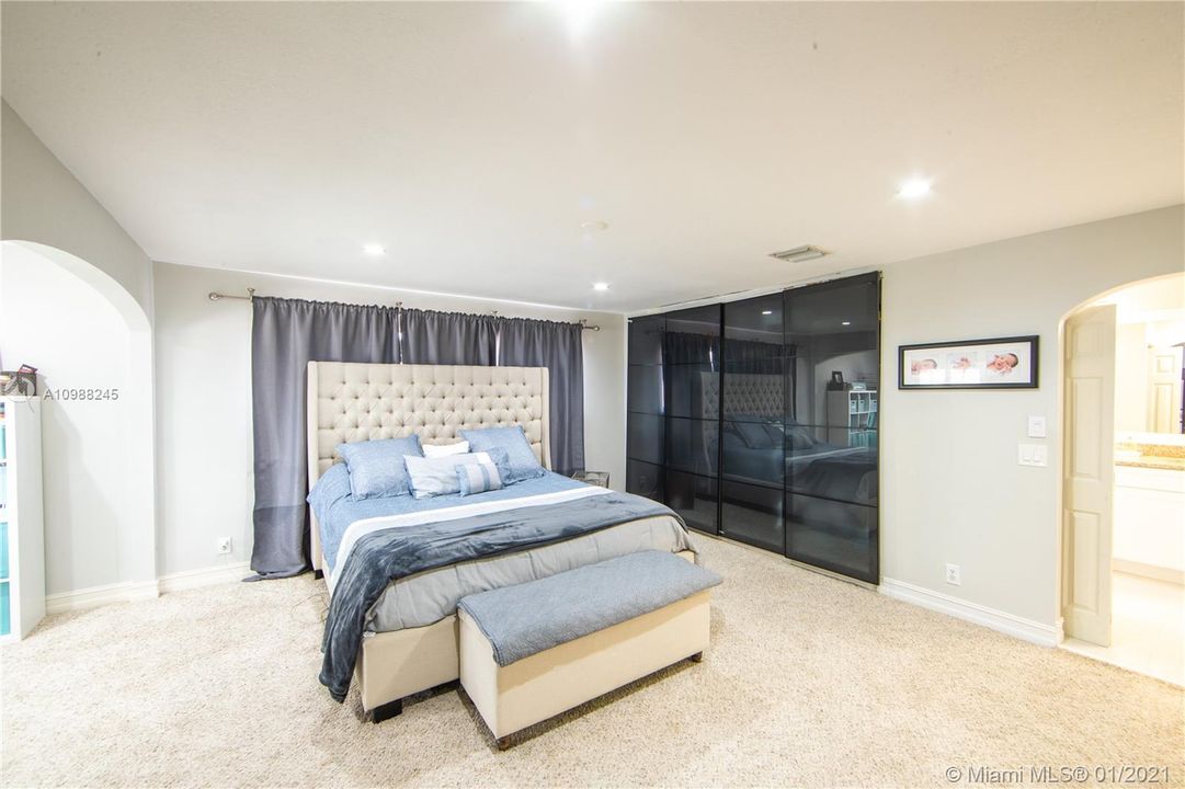 最近售出: $489,000 (3 贝兹, 2 浴室, 2040 平方英尺)