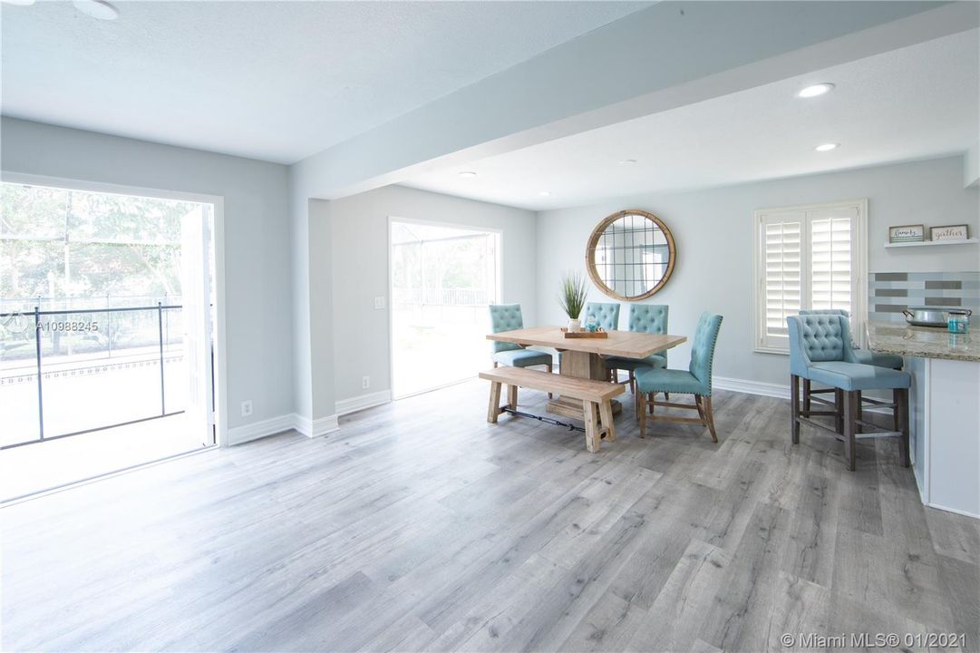 最近售出: $489,000 (3 贝兹, 2 浴室, 2040 平方英尺)