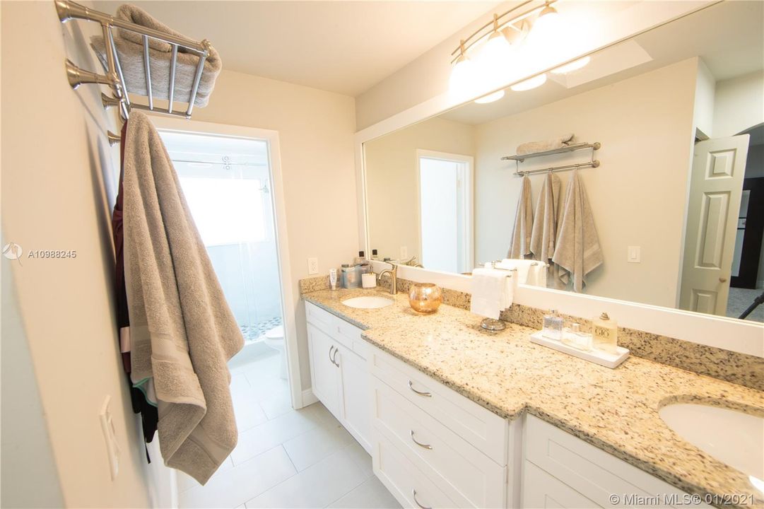 最近售出: $489,000 (3 贝兹, 2 浴室, 2040 平方英尺)