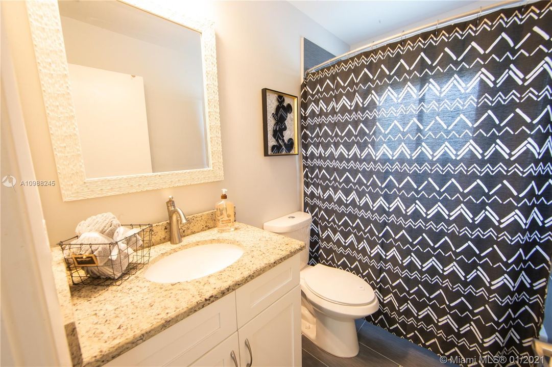 最近售出: $489,000 (3 贝兹, 2 浴室, 2040 平方英尺)