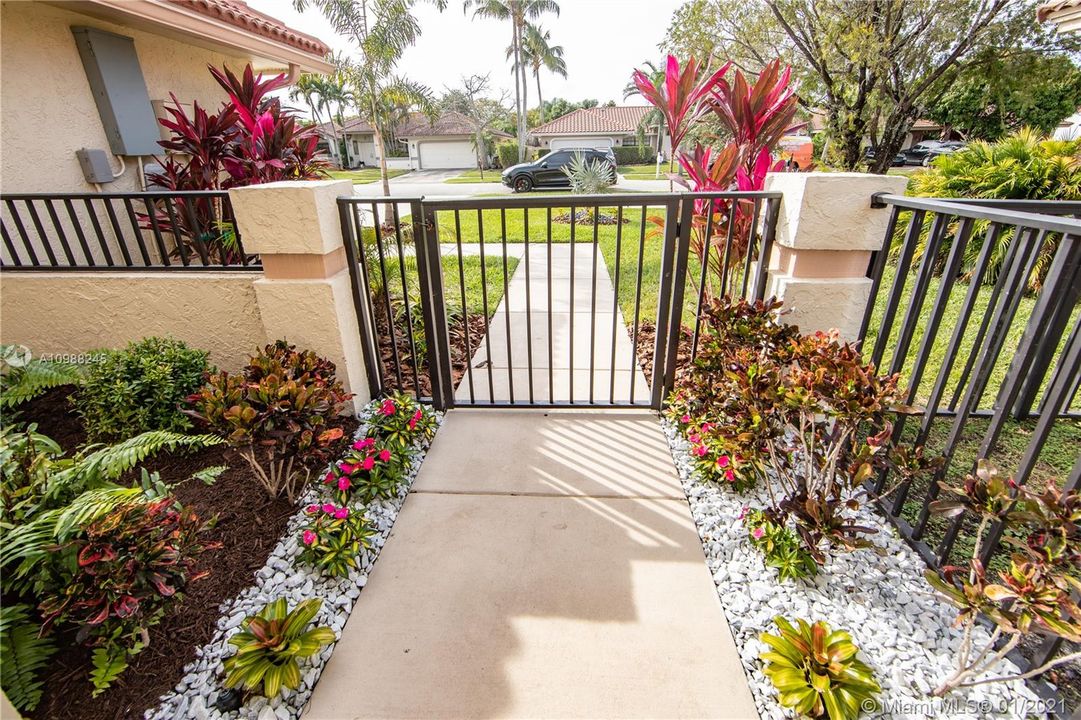 最近售出: $489,000 (3 贝兹, 2 浴室, 2040 平方英尺)