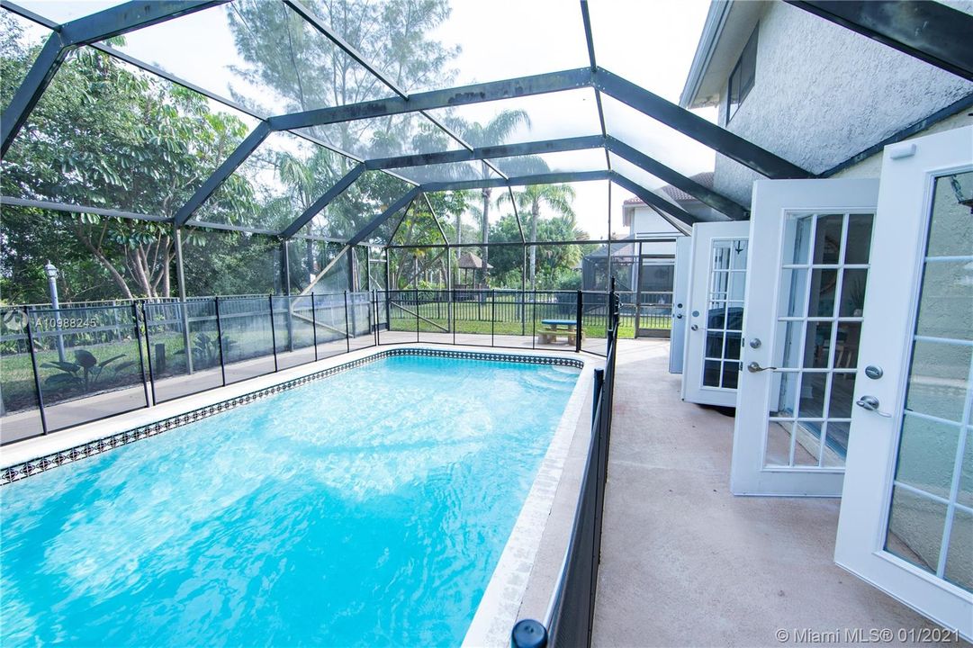 最近售出: $489,000 (3 贝兹, 2 浴室, 2040 平方英尺)