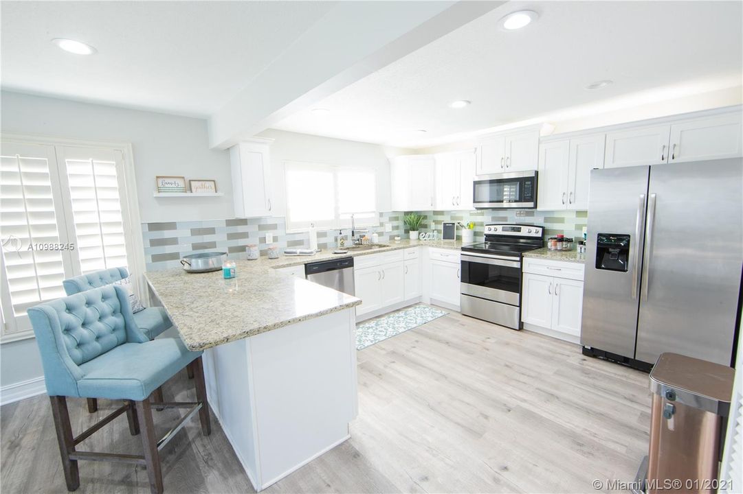 最近售出: $489,000 (3 贝兹, 2 浴室, 2040 平方英尺)