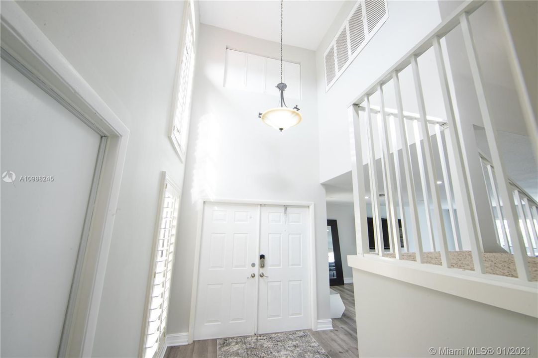 最近售出: $489,000 (3 贝兹, 2 浴室, 2040 平方英尺)