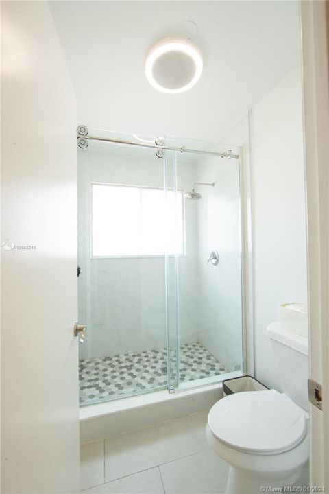 最近售出: $489,000 (3 贝兹, 2 浴室, 2040 平方英尺)