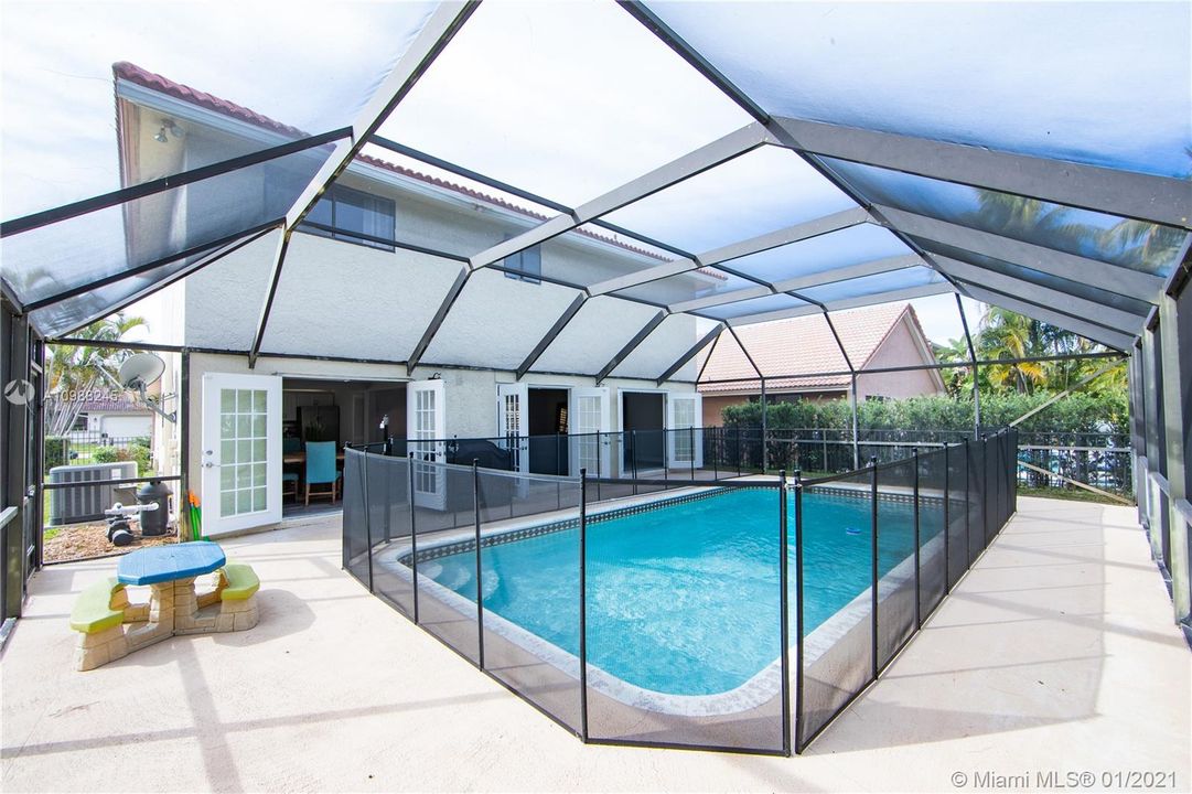 最近售出: $489,000 (3 贝兹, 2 浴室, 2040 平方英尺)