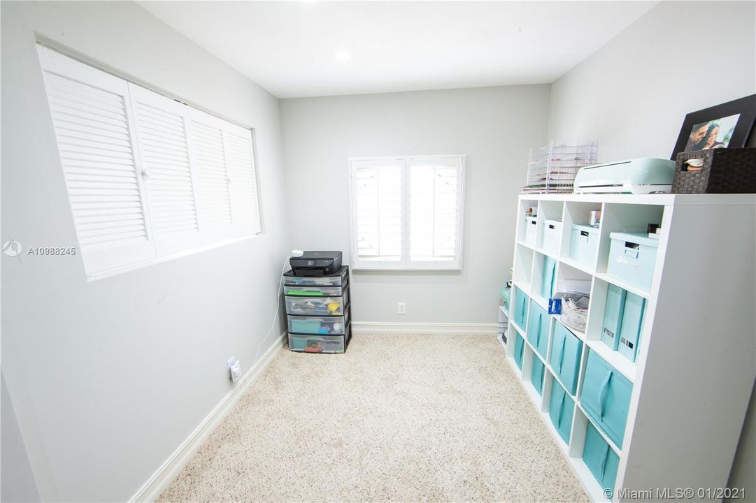 最近售出: $489,000 (3 贝兹, 2 浴室, 2040 平方英尺)