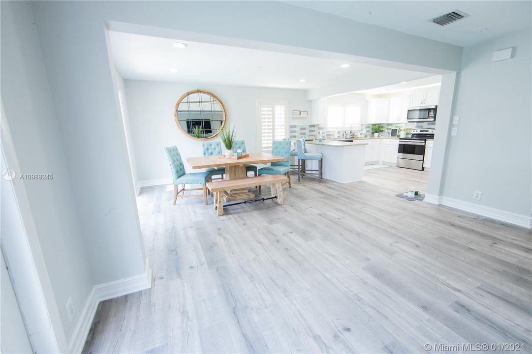 最近售出: $489,000 (3 贝兹, 2 浴室, 2040 平方英尺)