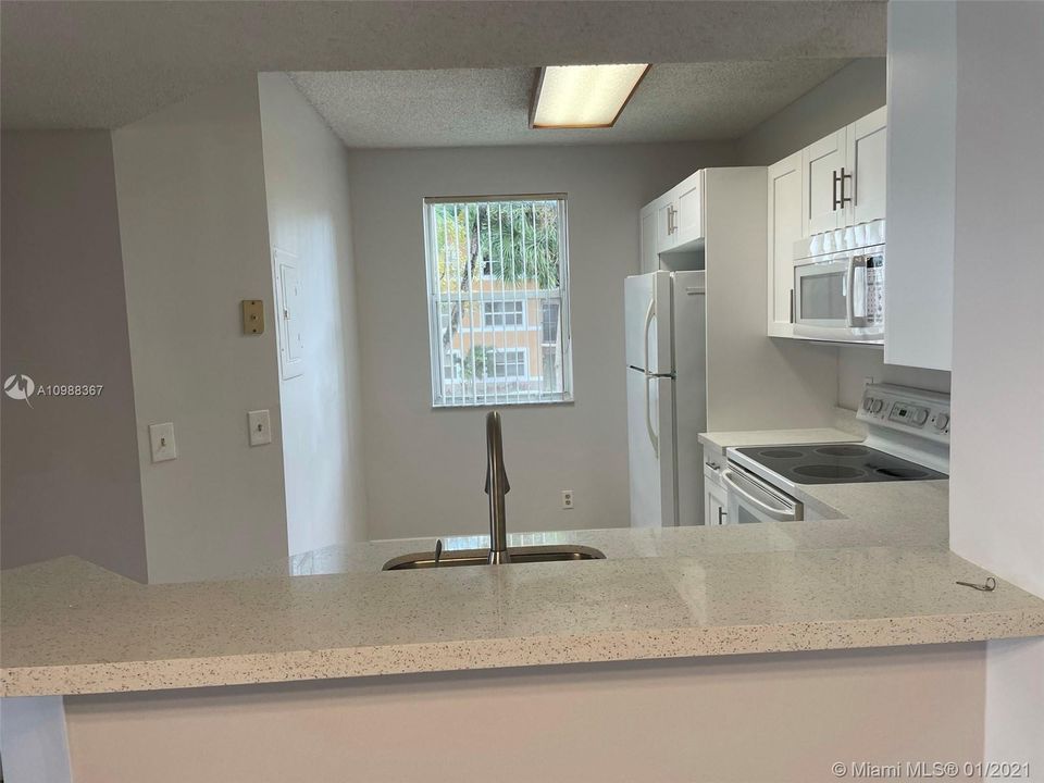 Recently Rented: $1,299 (1 beds, 1 baths, 733 Square Feet)