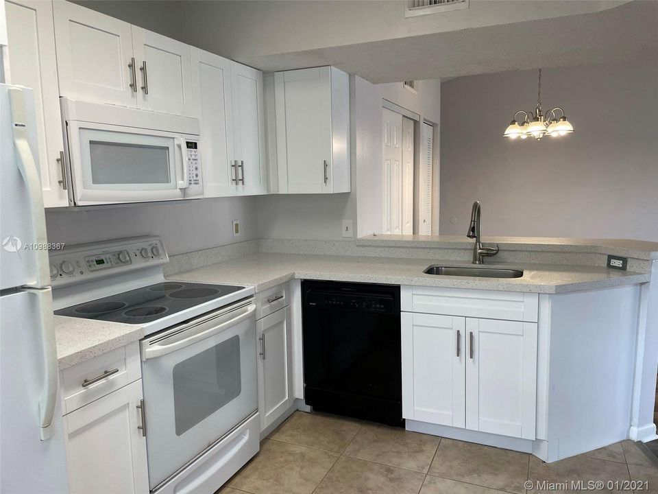 Recently Rented: $1,299 (1 beds, 1 baths, 733 Square Feet)