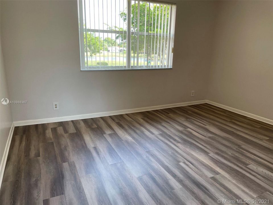 Recently Rented: $1,299 (1 beds, 1 baths, 733 Square Feet)