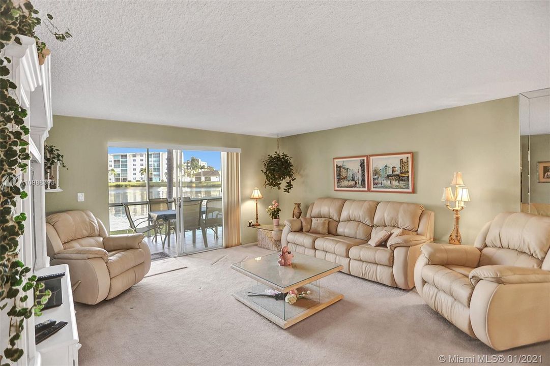 Recently Sold: $159,900 (2 beds, 2 baths, 1190 Square Feet)