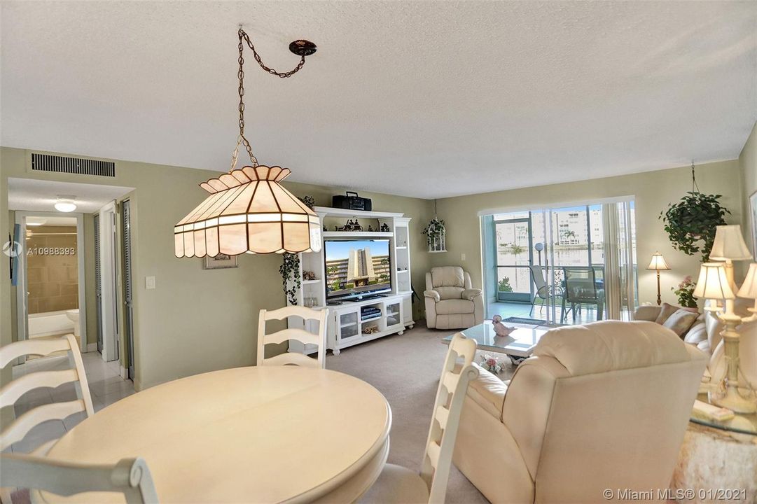 Recently Sold: $159,900 (2 beds, 2 baths, 1190 Square Feet)