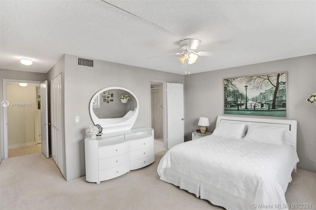 Recently Sold: $159,900 (2 beds, 2 baths, 1190 Square Feet)