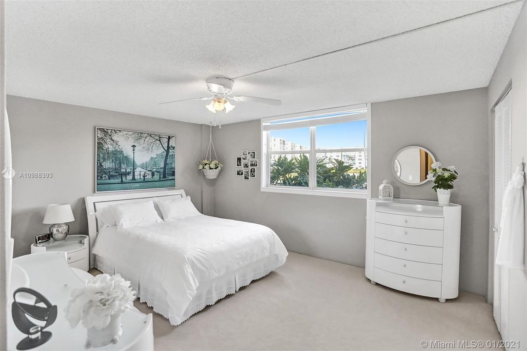 Recently Sold: $159,900 (2 beds, 2 baths, 1190 Square Feet)