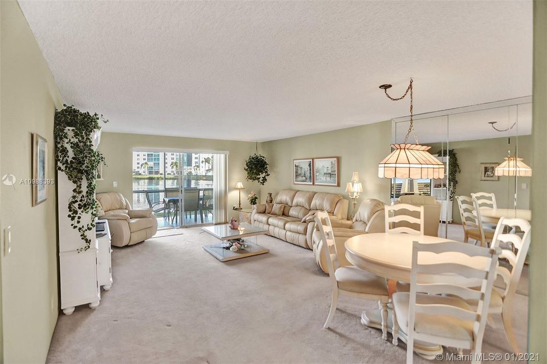 Recently Sold: $159,900 (2 beds, 2 baths, 1190 Square Feet)