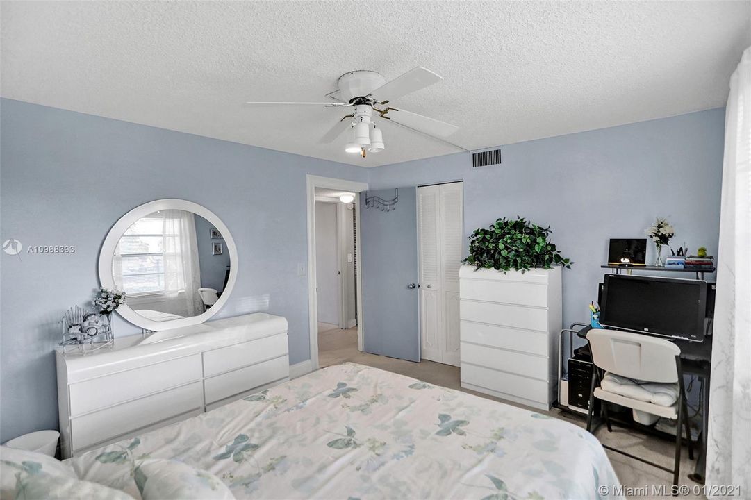 Recently Sold: $159,900 (2 beds, 2 baths, 1190 Square Feet)