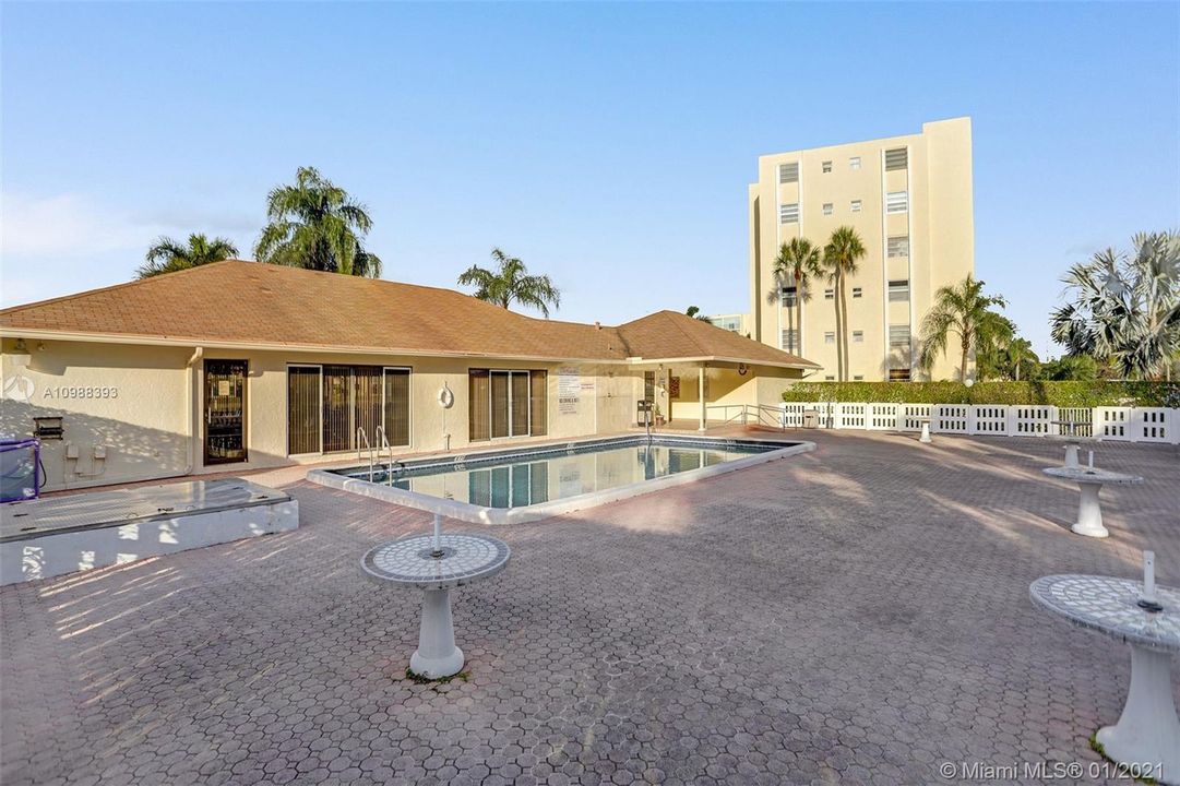 Recently Sold: $159,900 (2 beds, 2 baths, 1190 Square Feet)