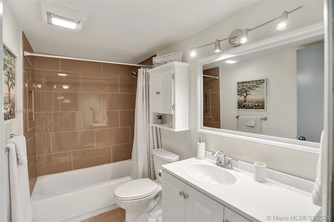 Recently Sold: $159,900 (2 beds, 2 baths, 1190 Square Feet)