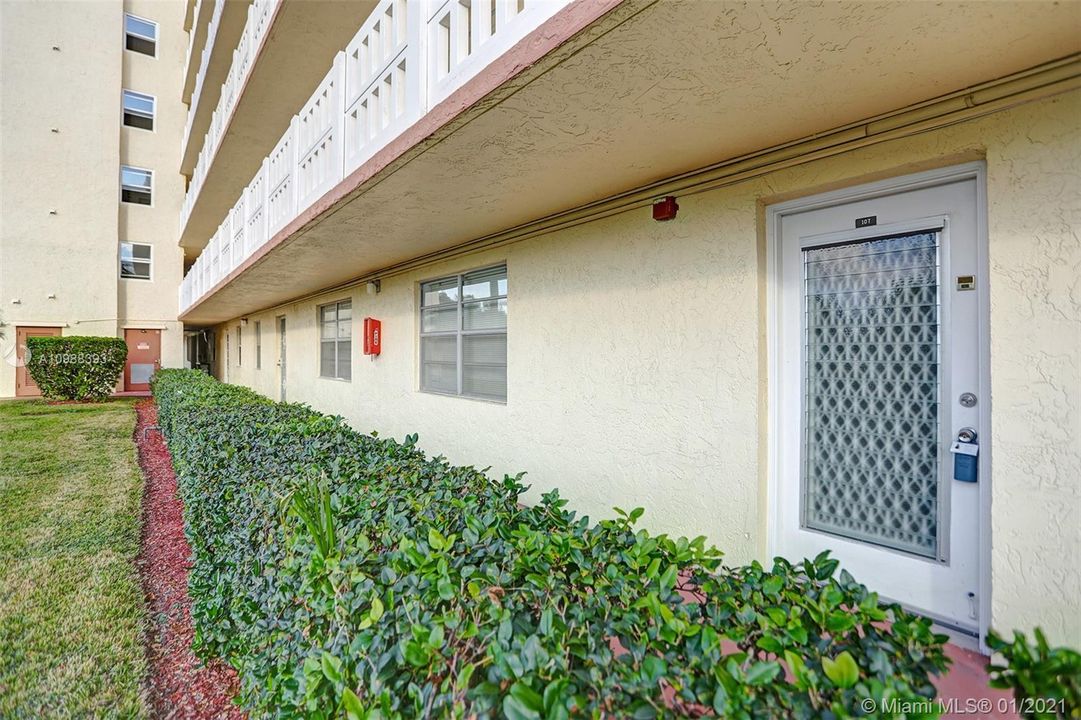 Recently Sold: $159,900 (2 beds, 2 baths, 1190 Square Feet)