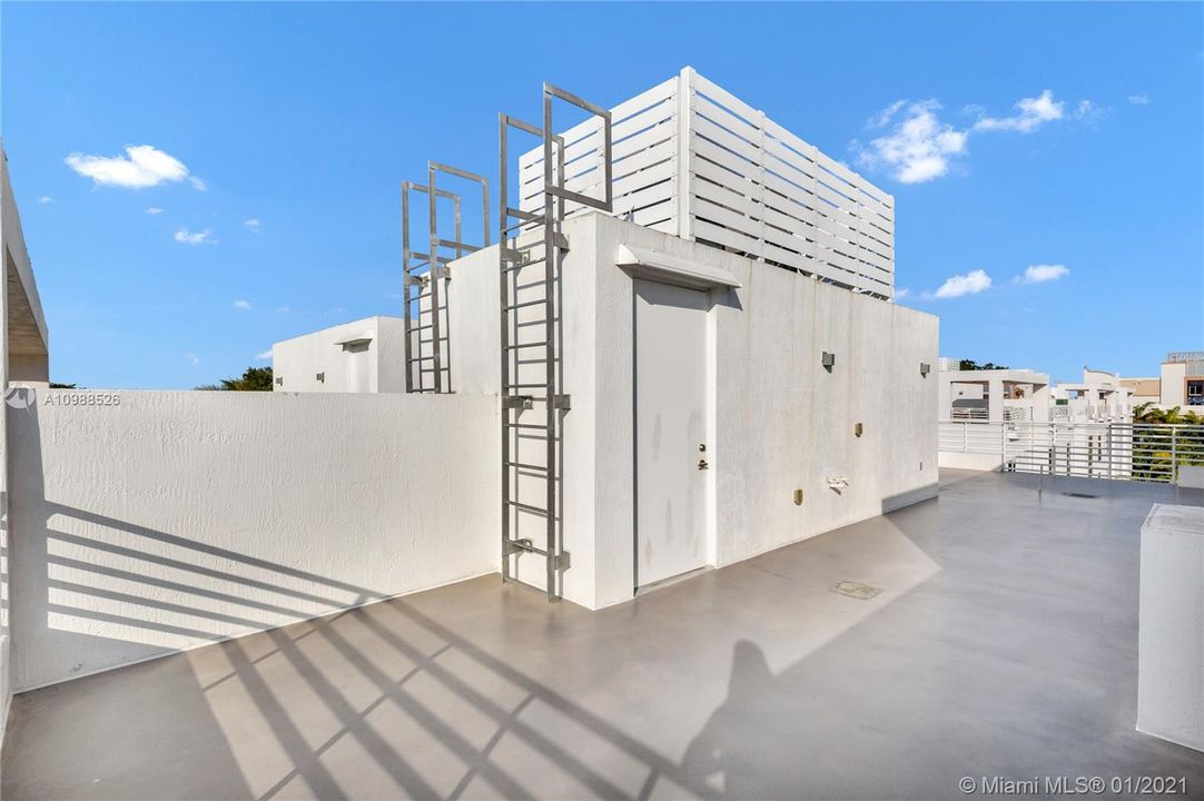 Vendido Recientemente: $759,000 (2 camas, 2 baños, 1794 Pies cuadrados)