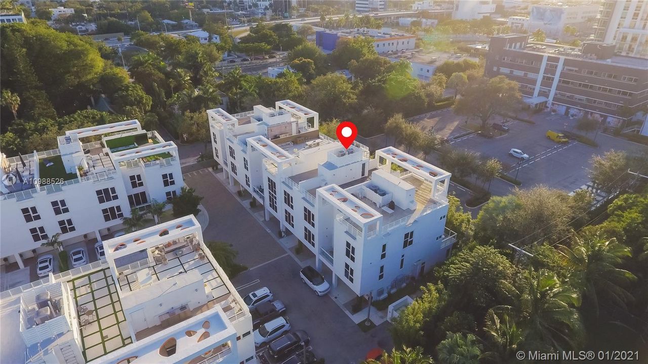 Vendido Recientemente: $759,000 (2 camas, 2 baños, 1794 Pies cuadrados)