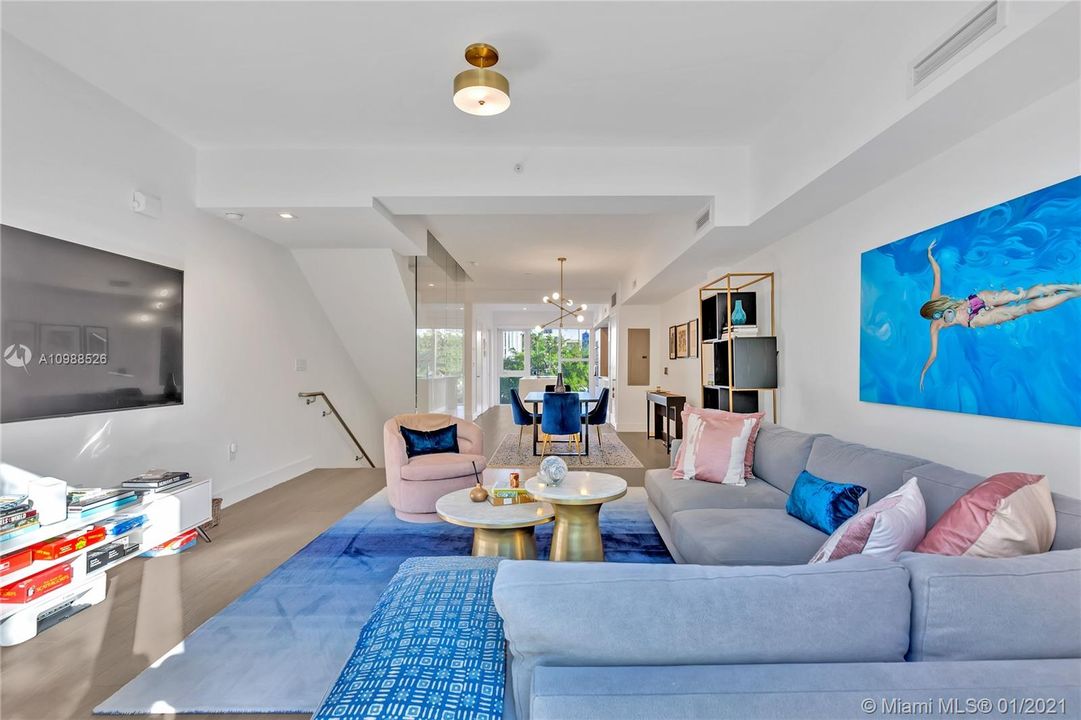 Vendido Recientemente: $759,000 (2 camas, 2 baños, 1794 Pies cuadrados)