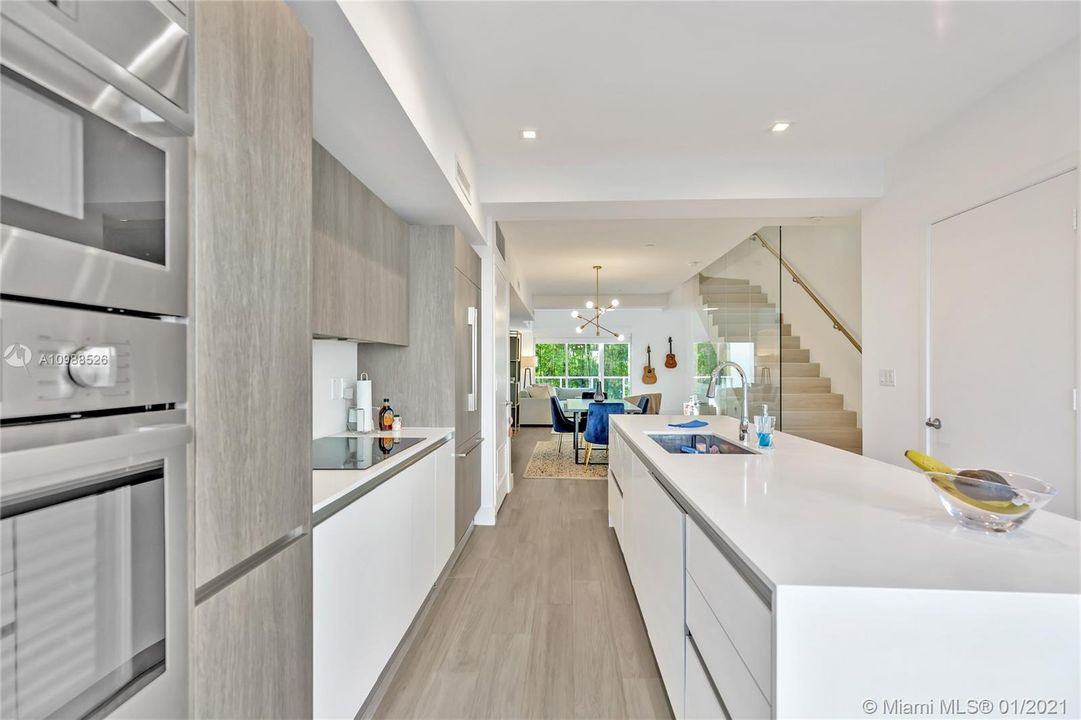 Vendido Recientemente: $759,000 (2 camas, 2 baños, 1794 Pies cuadrados)