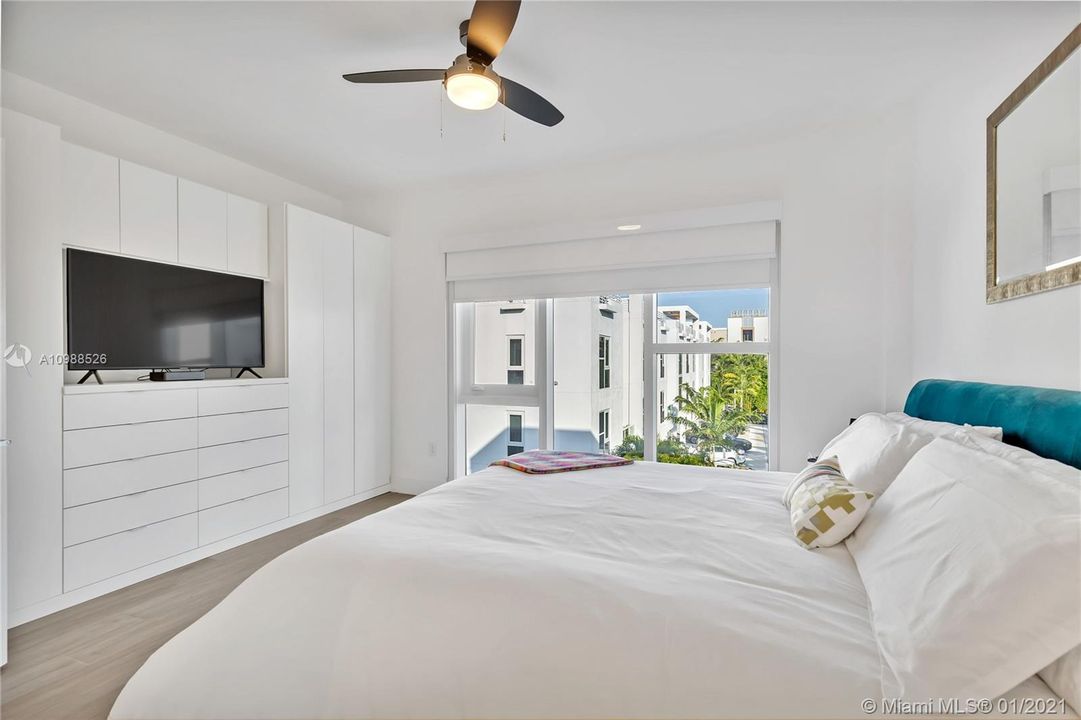 Vendido Recientemente: $759,000 (2 camas, 2 baños, 1794 Pies cuadrados)