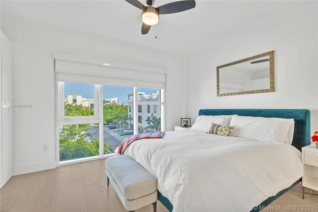 Vendido Recientemente: $759,000 (2 camas, 2 baños, 1794 Pies cuadrados)
