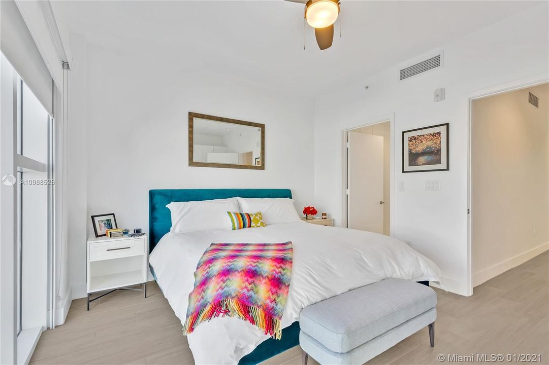 Vendido Recientemente: $759,000 (2 camas, 2 baños, 1794 Pies cuadrados)