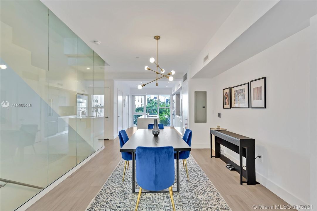 Vendido Recientemente: $759,000 (2 camas, 2 baños, 1794 Pies cuadrados)