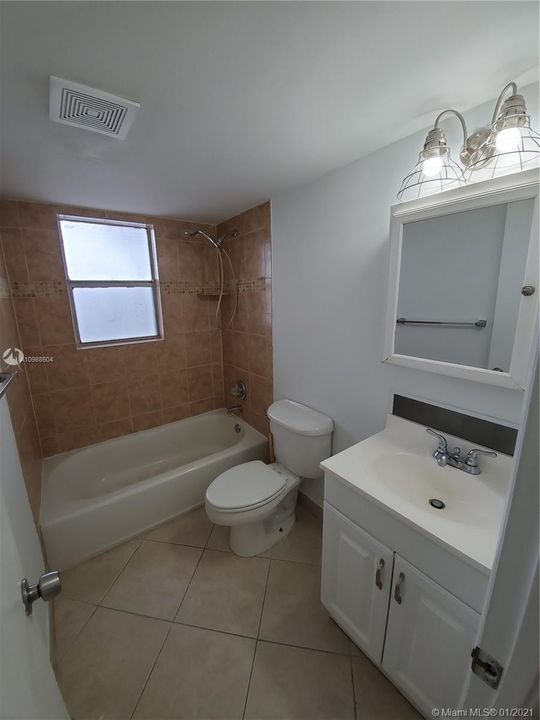 Recently Rented: $1,350 (2 beds, 1 baths, 840 Square Feet)